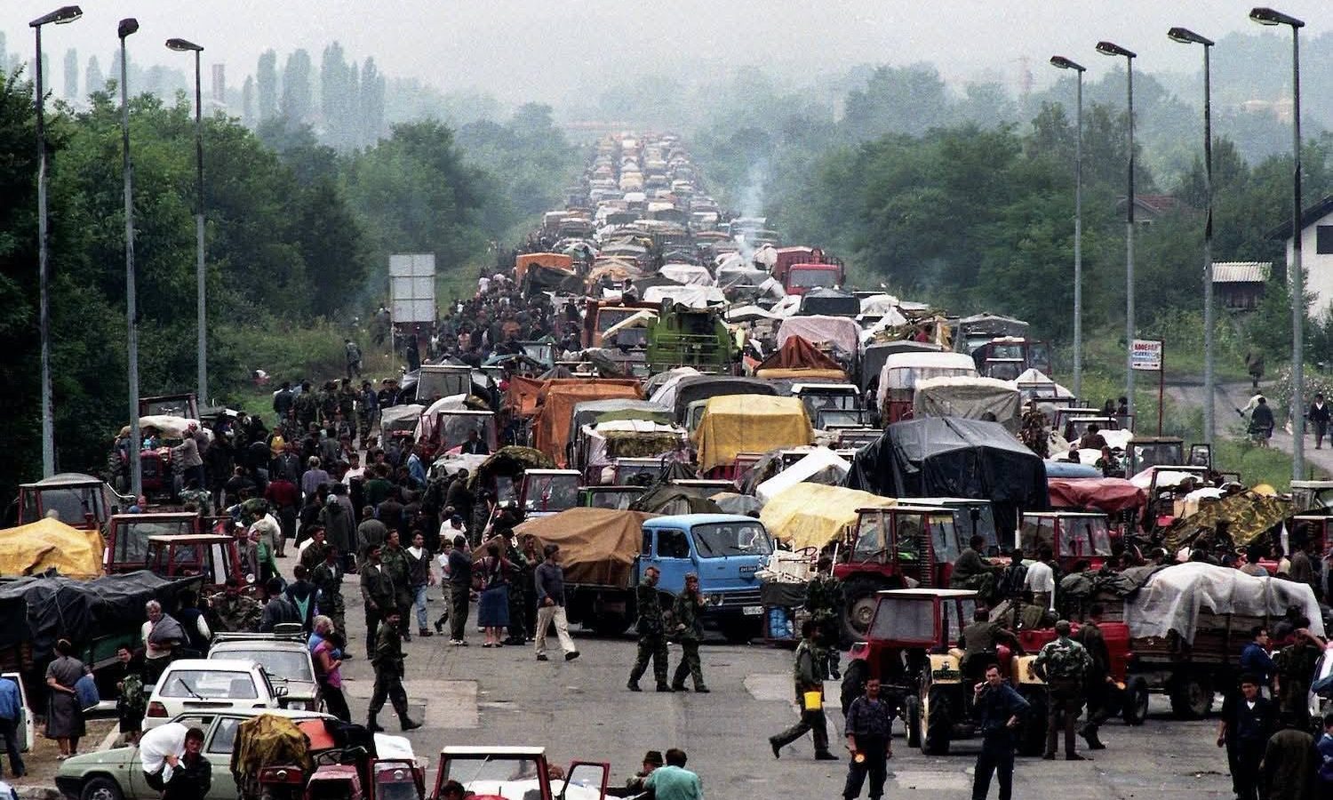 The refugee column - 200,000 people on tractors: The largest exodus in Europe after WWII