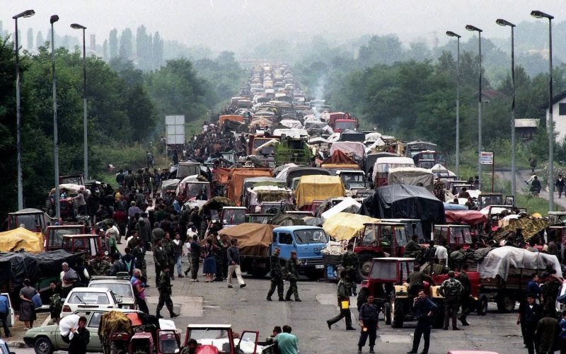 Kolona izbeglica - 200,000 ljudi na traktori ma: Najveći egzodus u Evropi posle WWII